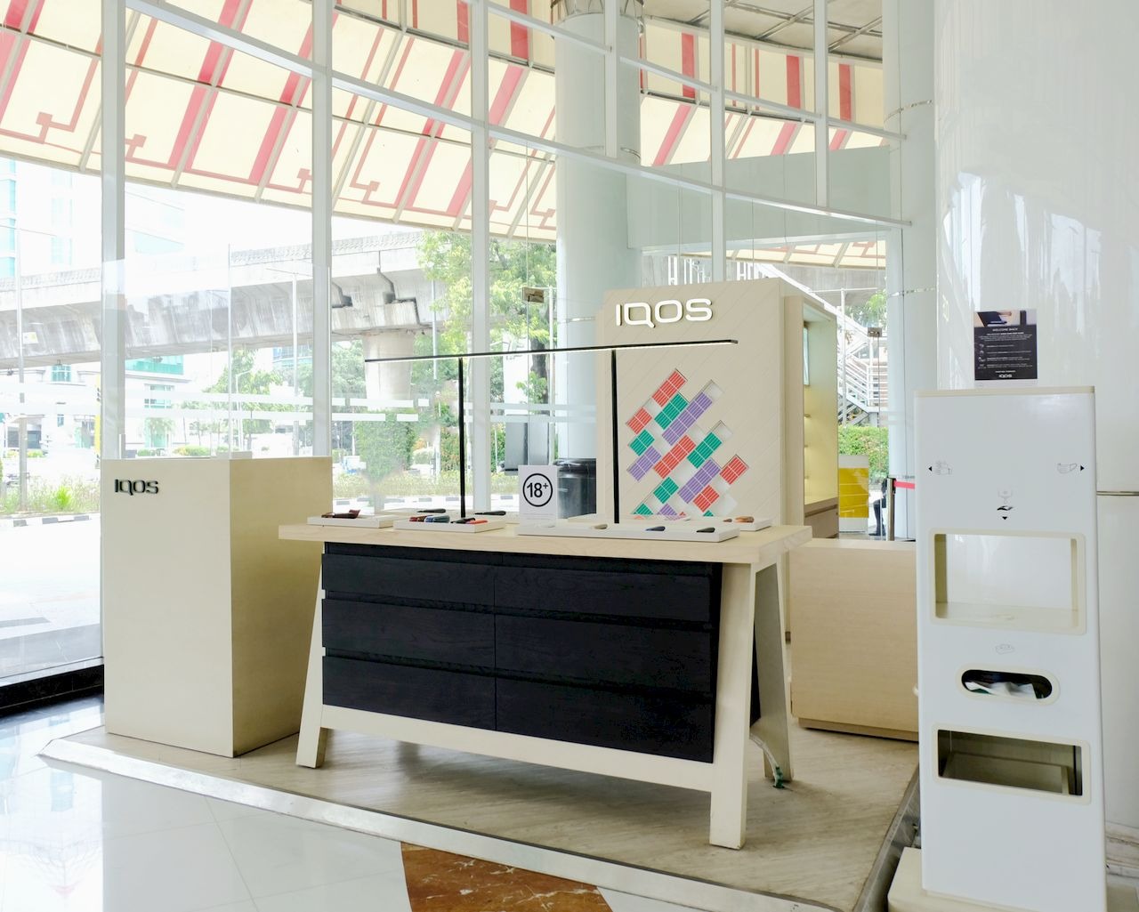 IQOS Partner Pasaraya Blok M Pasaraya Blok M, Jl. Iskandarsyah II, RT.3/RW.1., Melawai, Kec. Kby. Baru, Kota Jakarta Selatan., Jakarta, DKI Jakarta 12160 Main Lobby Pasaraya, DKI Jakarta Pasaraya Blok M, Jakarta Selatan, 12160